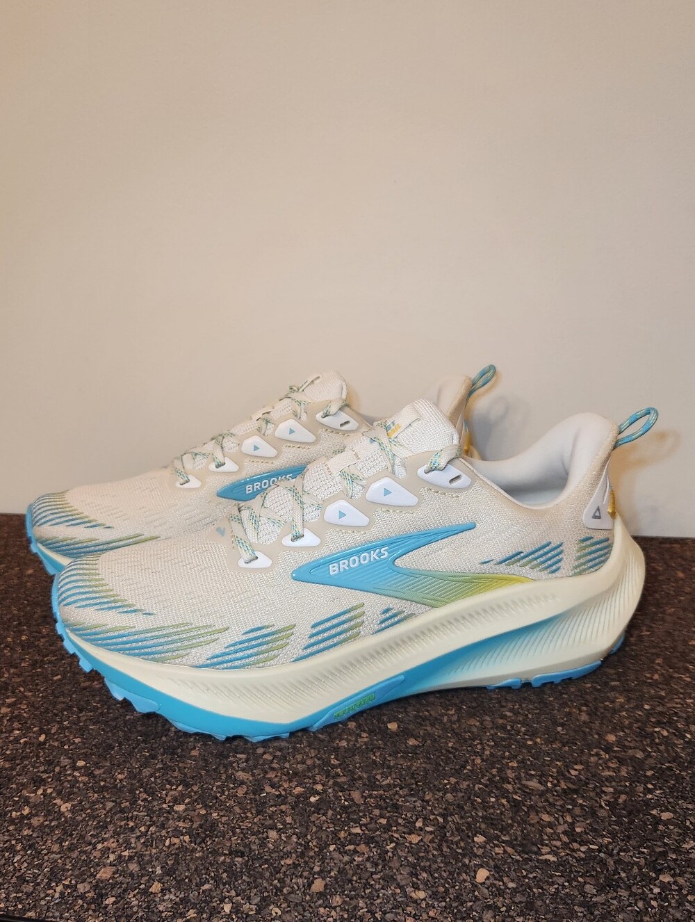 Brooks Ghost Trail Running Shoes Womens Size 8 - Picture 3 of 10